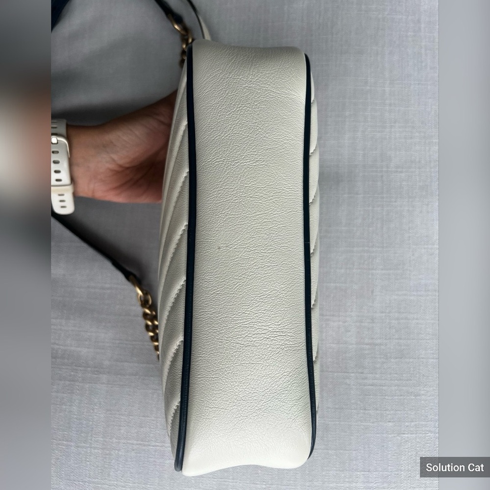 Gucci GG Marmont Quilted Small Shoulder Bag
Ivory x Navy - Picture 12 of 16